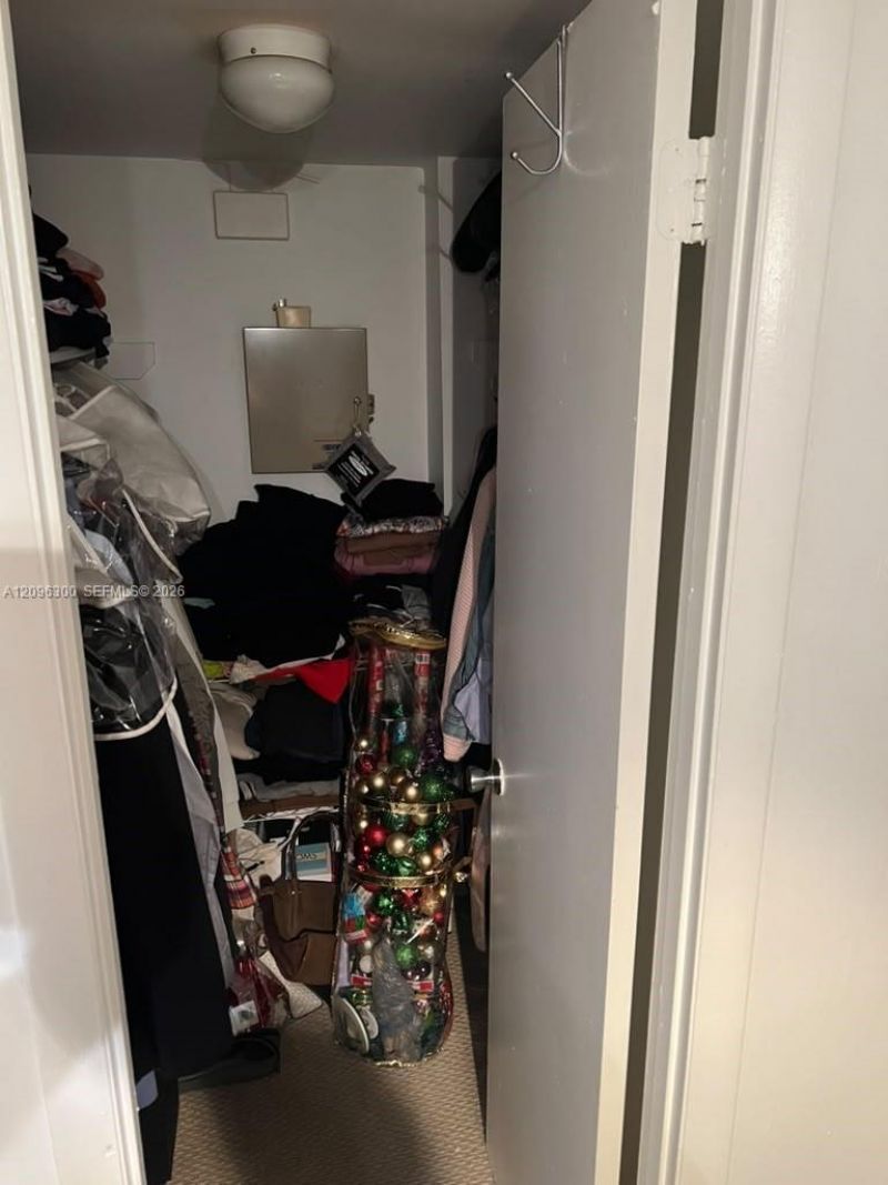 486 NW 165th St Rd, Unit B-603, Miami, FL 33169 Photo