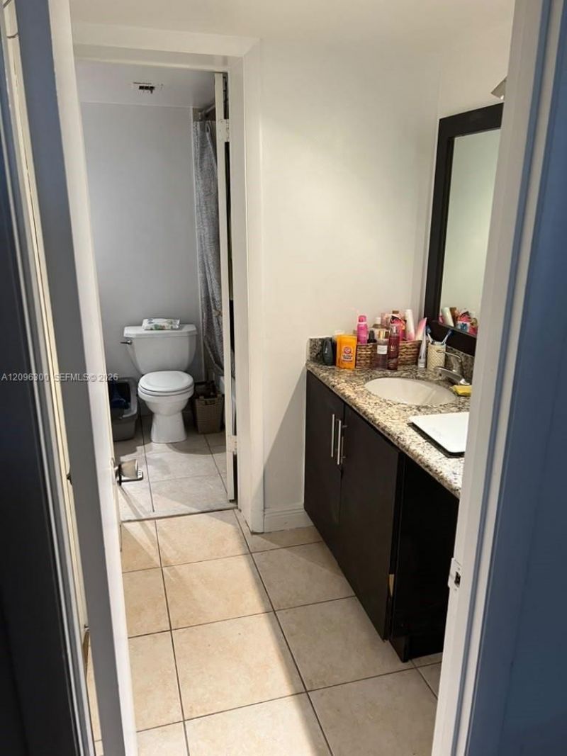 486 NW 165th St Rd, Unit B-603, Miami, FL 33169 Photo