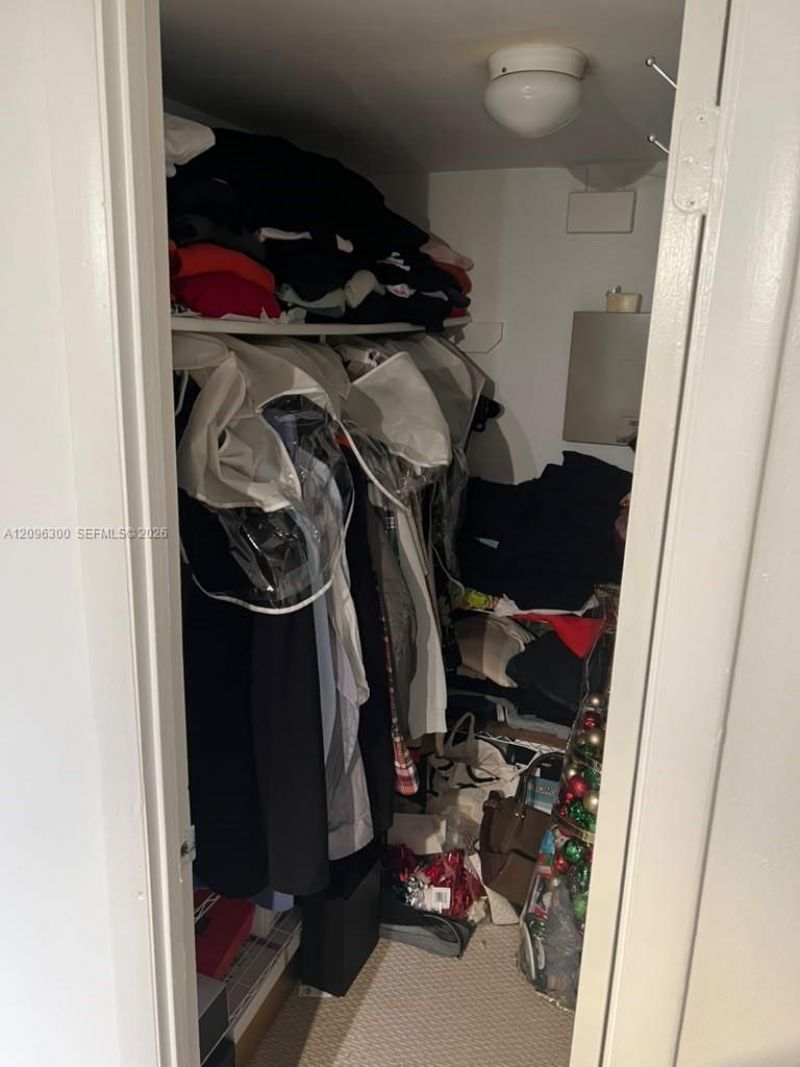 486 NW 165th St Rd, Unit B-603, Miami, FL 33169 Photo