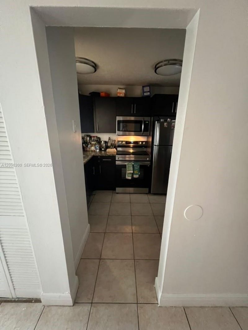 486 NW 165th St Rd, Unit B-603, Miami, FL 33169 Photo