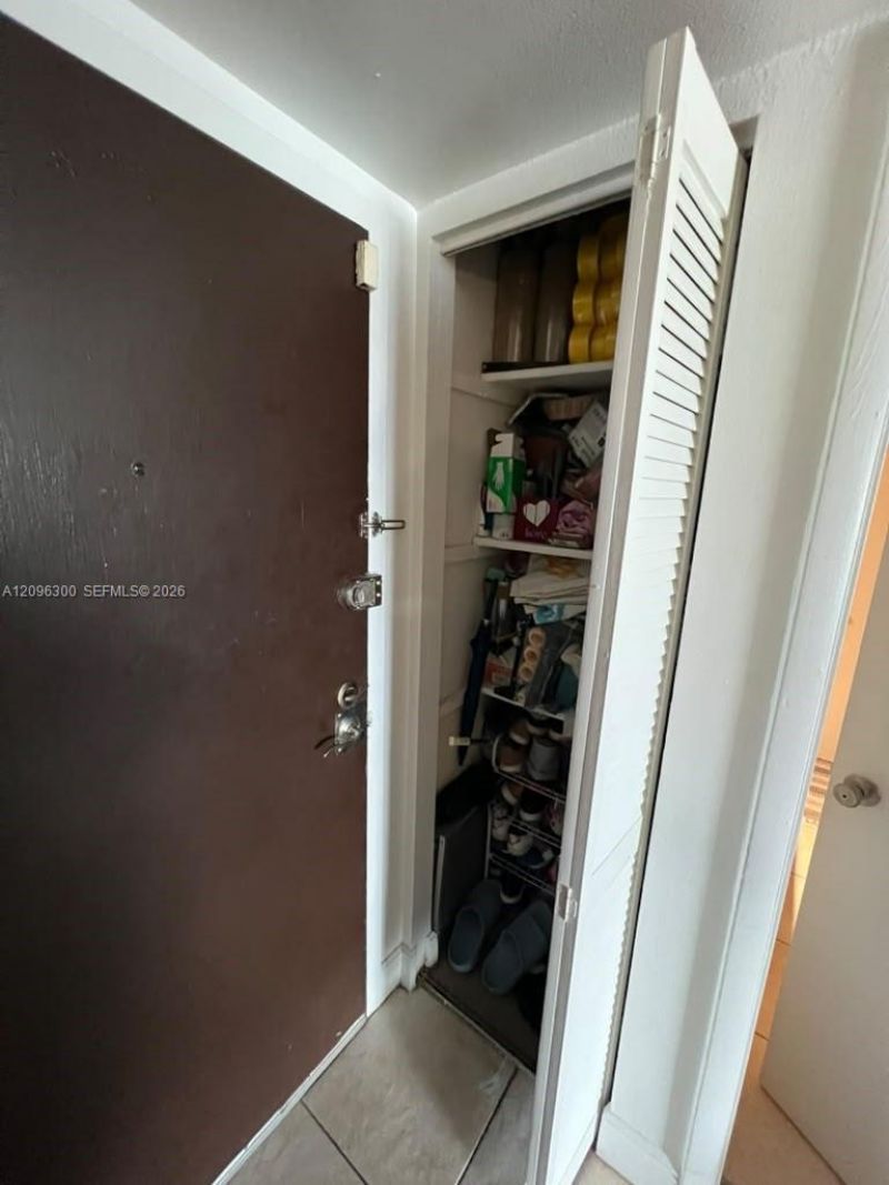 486 NW 165th St Rd, Unit B-603, Miami, FL 33169 Photo
