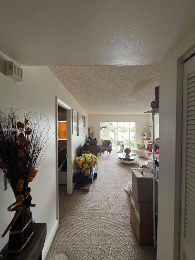 486 NW 165th St Rd, Unit B-603, Miami, FL 33169 Photo