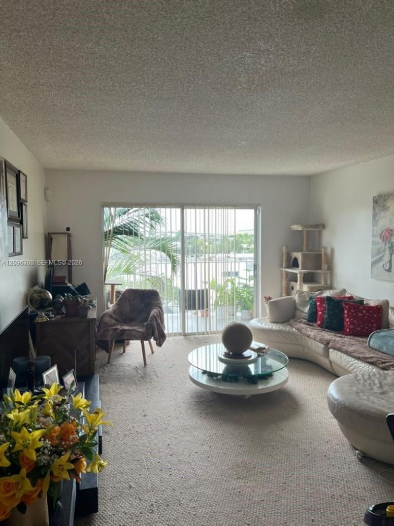 486 NW 165th St Rd, Unit B-603, Miami, FL 33169 Photo