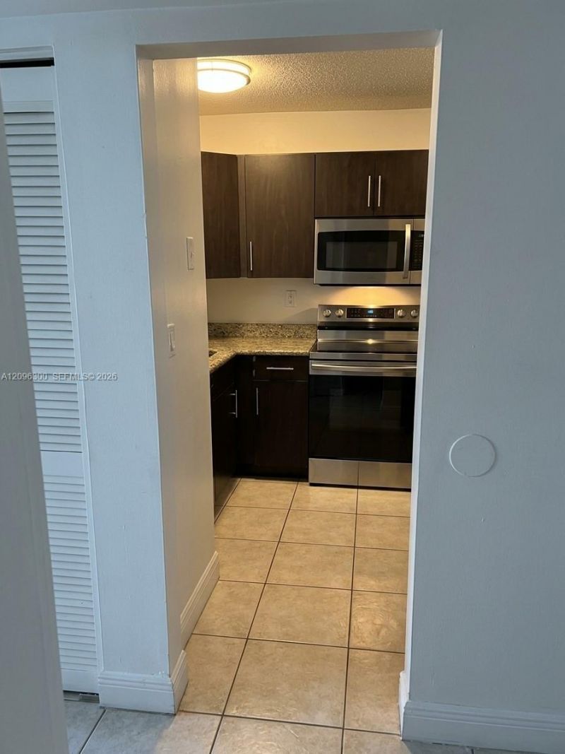 486 NW 165th St Rd, Unit B-603, Miami, FL 33169 Photo