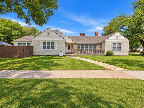 402 2nd Avenue NW, Miami, OK 74354