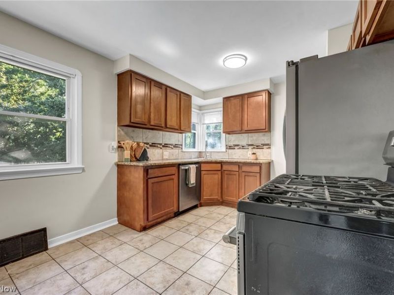 60 Greencroft Road, Bedford, OH 44146 Photo 10