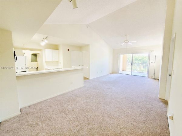 2600 S University Dr , Unit 321, Davie, FL 33328
