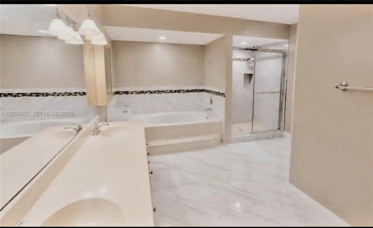 18849 NW 78th Pl , Unit A, Hialeah, FL 33015 Photo