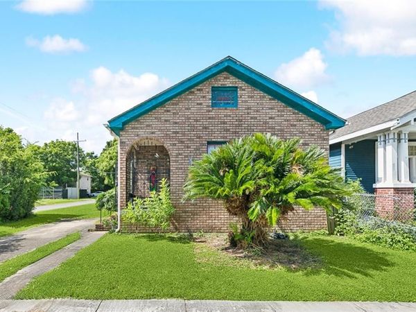 5240 BURGUNDY Street , New Orleans, LA 70117