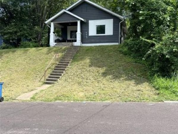 5462 Helen Avenue, St Louis, MO 63136