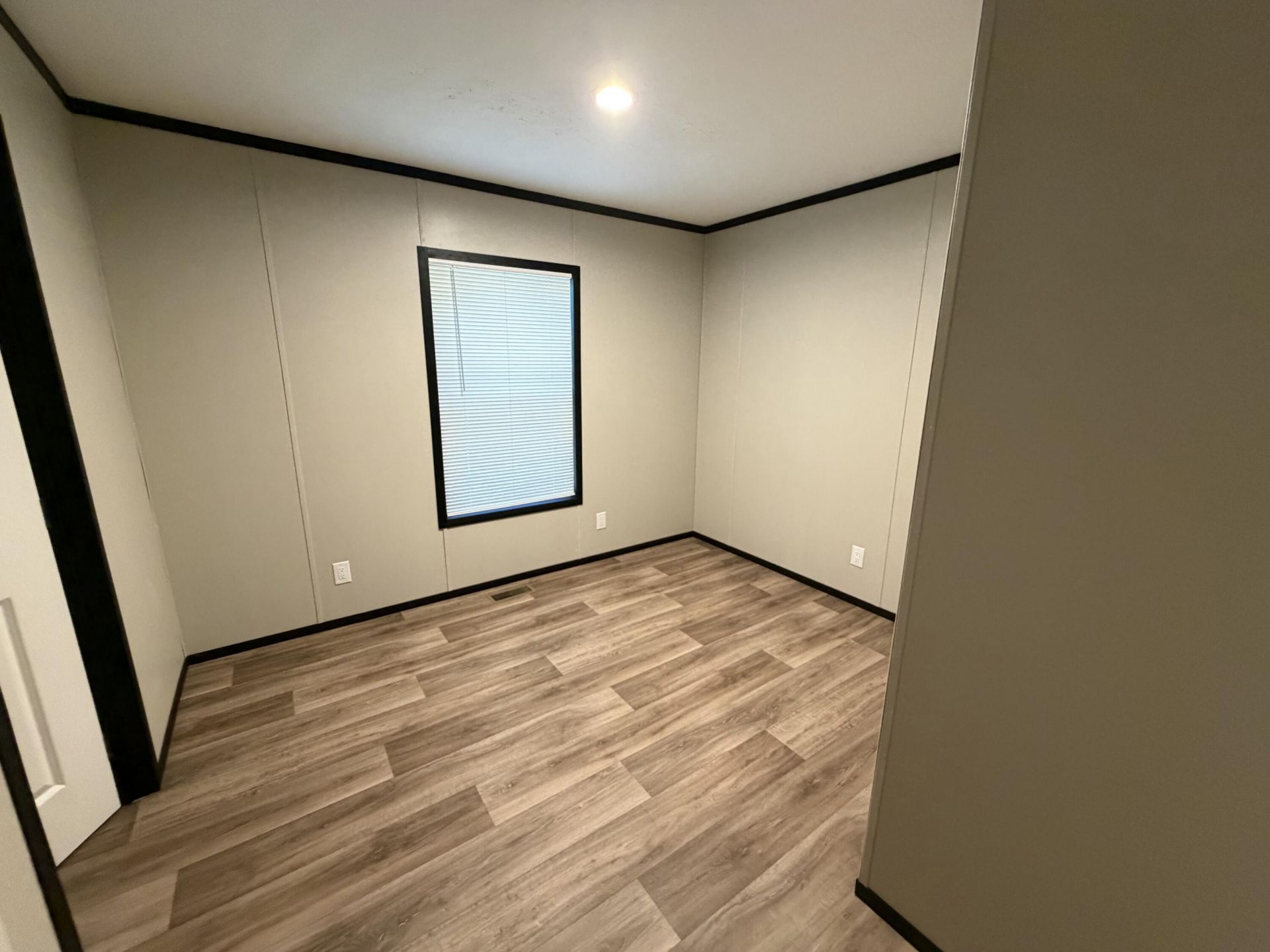 183 Barons Road Photo 24