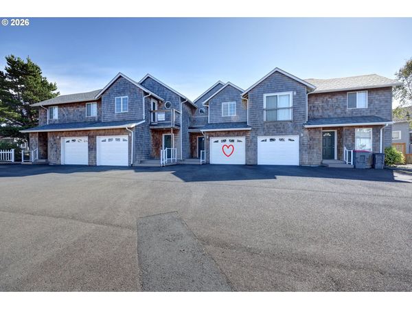 305 AVENUE C, Seaside, OR 97138