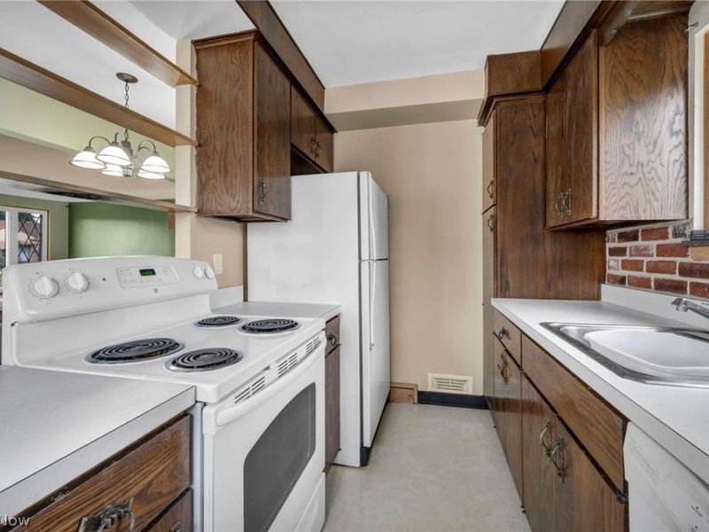 11301 Aaron Drive, Parma, OH 44130 Photo 14