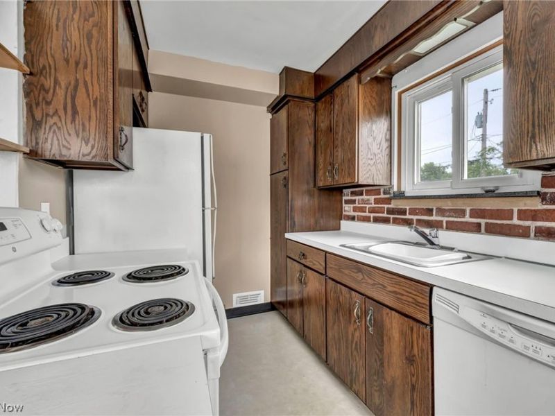 11301 Aaron Drive, Parma, OH 44130 Photo 15