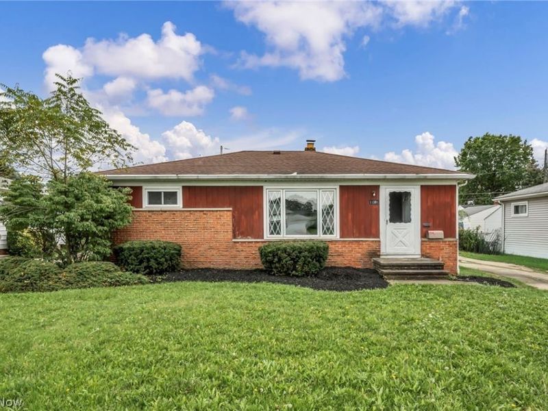 11301 Aaron Drive, Parma, OH 44130 Photo 2