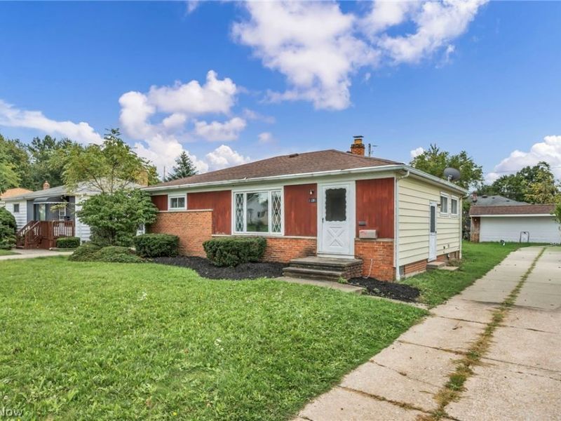 11301 Aaron Drive, Parma, OH 44130 Photo 3