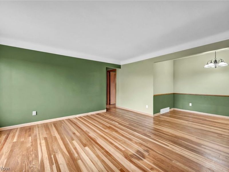 11301 Aaron Drive, Parma, OH 44130 Photo 4