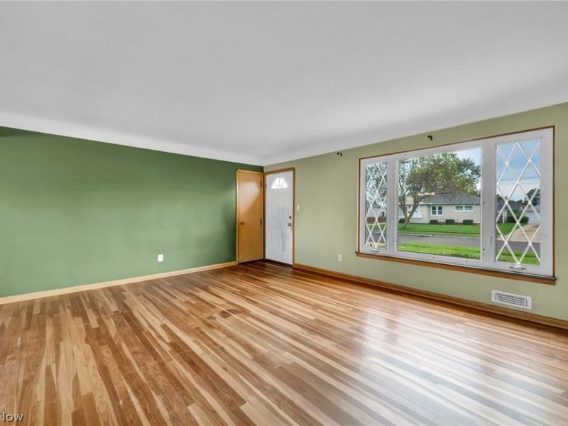 11301 Aaron Drive, Parma, OH 44130 Photo 5