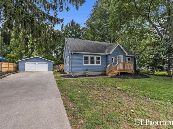 3962 Ivanrest Avenue SW, Grandville, MI 49418