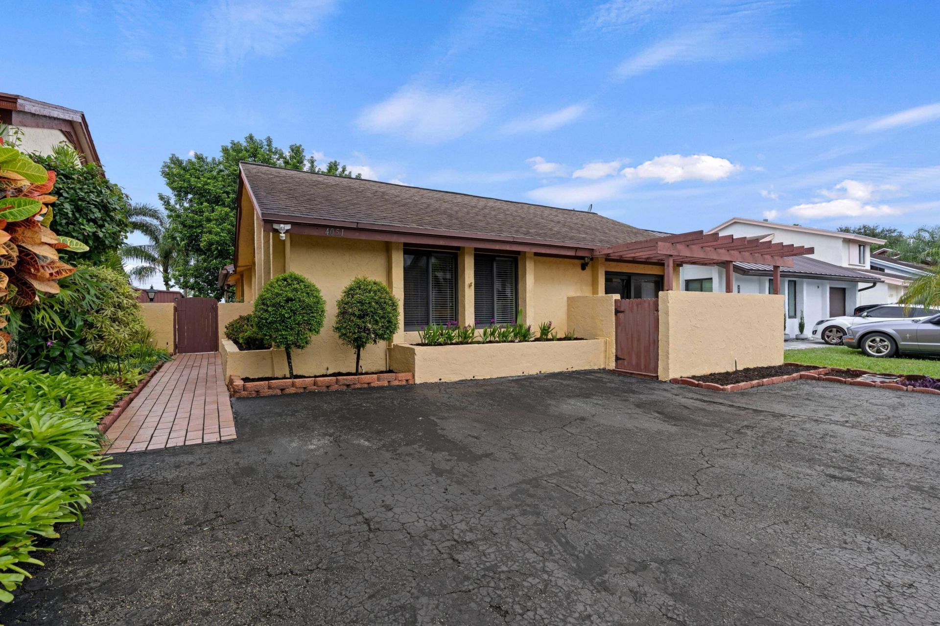 4051 SW 82nd Terrace, Davie, FL 33328 Photo