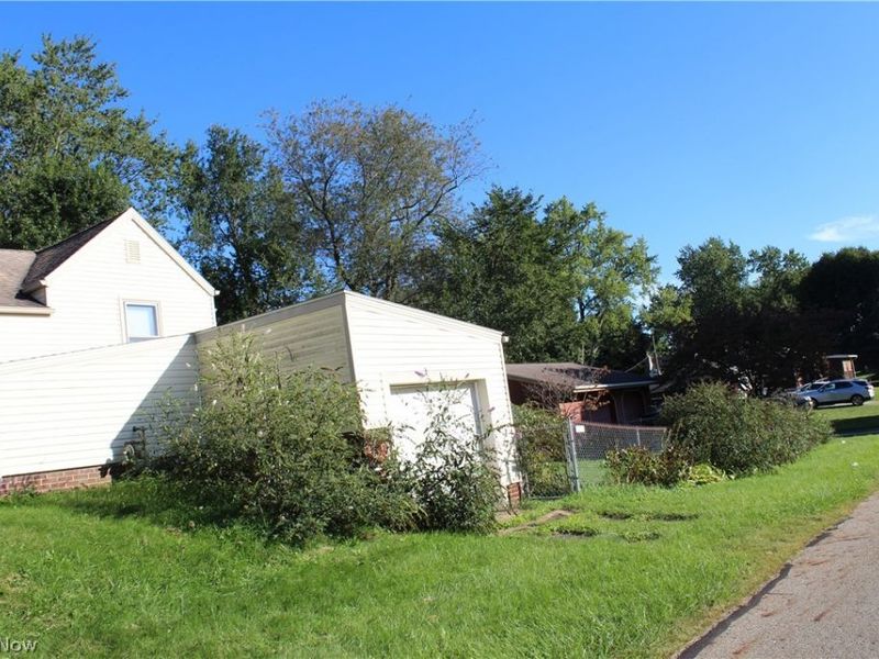3202 24th Street SE, Canton, OH 44707 Photo 2