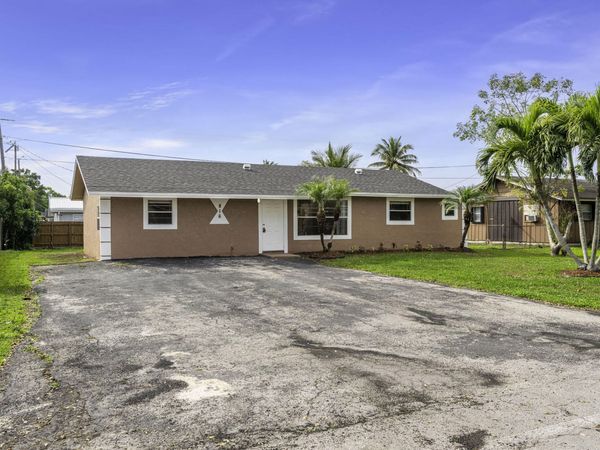 816 NE 22ND Street, Belle Glade, FL 33430