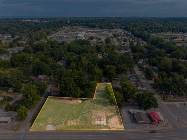 - Edison Ave , Benton, AR 72015