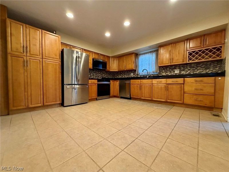 28096 Edgepark Drive, North Olmsted, OH 44070 Photo 10