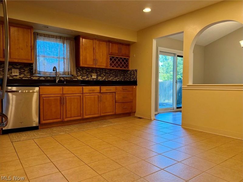 28096 Edgepark Drive, North Olmsted, OH 44070 Photo 11
