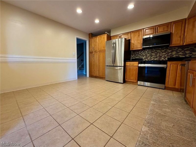 28096 Edgepark Drive, North Olmsted, OH 44070 Photo 12