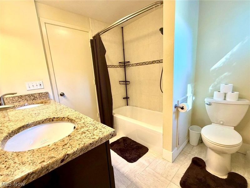 28096 Edgepark Drive, North Olmsted, OH 44070 Photo 15
