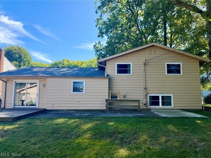 28096 Edgepark Drive, North Olmsted, OH 44070 Photo 2