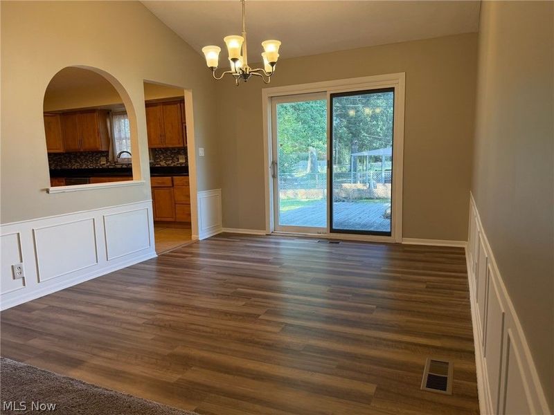 28096 Edgepark Drive, North Olmsted, OH 44070 Photo 3