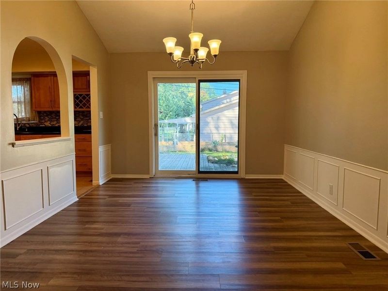 28096 Edgepark Drive, North Olmsted, OH 44070 Photo 4