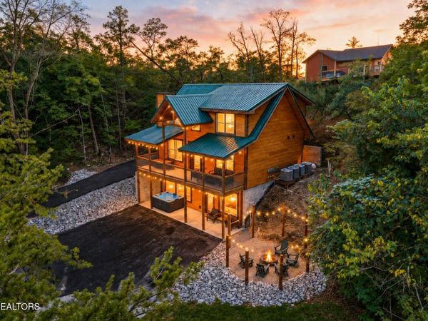 3210 Pine Way, Pigeon Forge, TN 37863