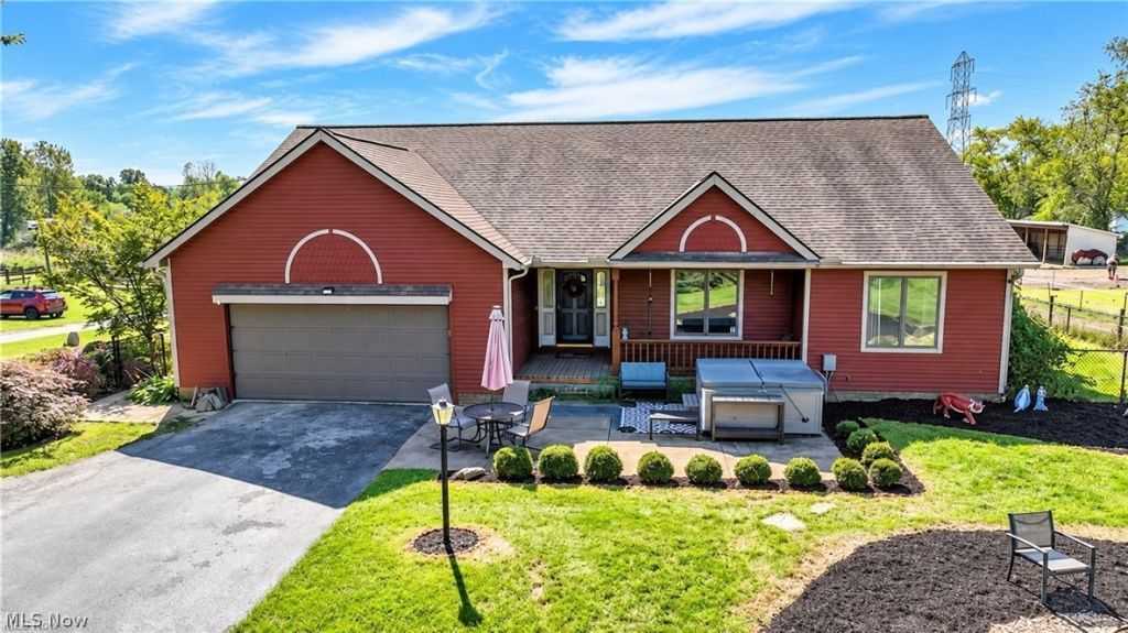 18 Manning Road, Mogadore, OH 44260