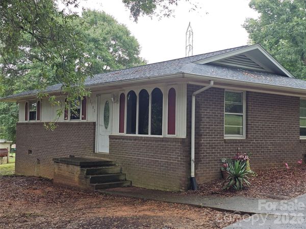 2782 West View Street , Hickory, NC 28601