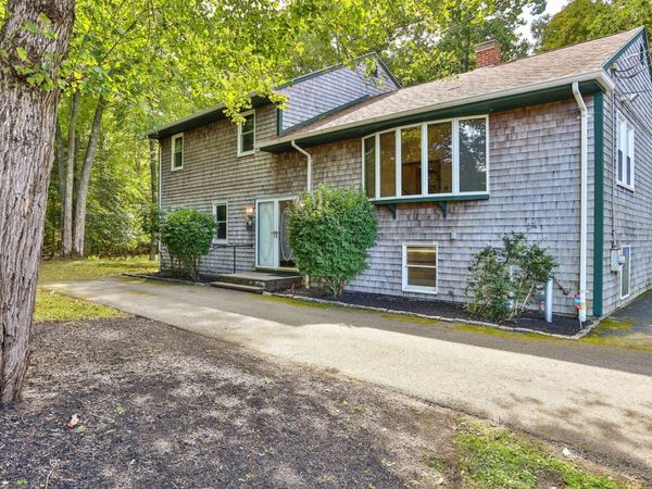 6 Mapleton St, Acushnet, MA 02743