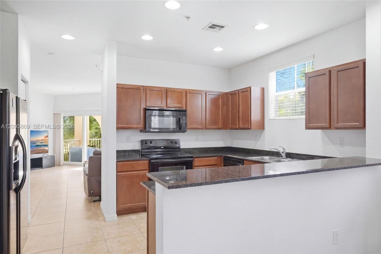10870 NW 88th Ter , Unit 214, Doral, FL 33178 Photo