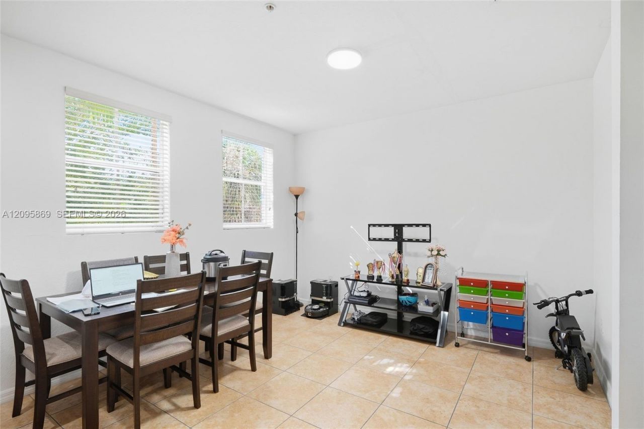 10870 NW 88th Ter , Unit 214, Doral, FL 33178 Photo