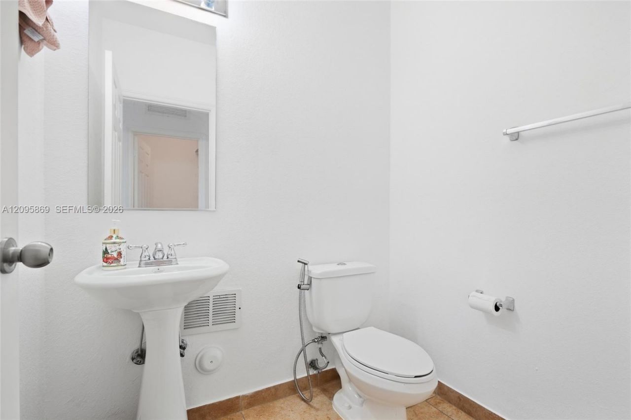 10870 NW 88th Ter , Unit 214, Doral, FL 33178 Photo