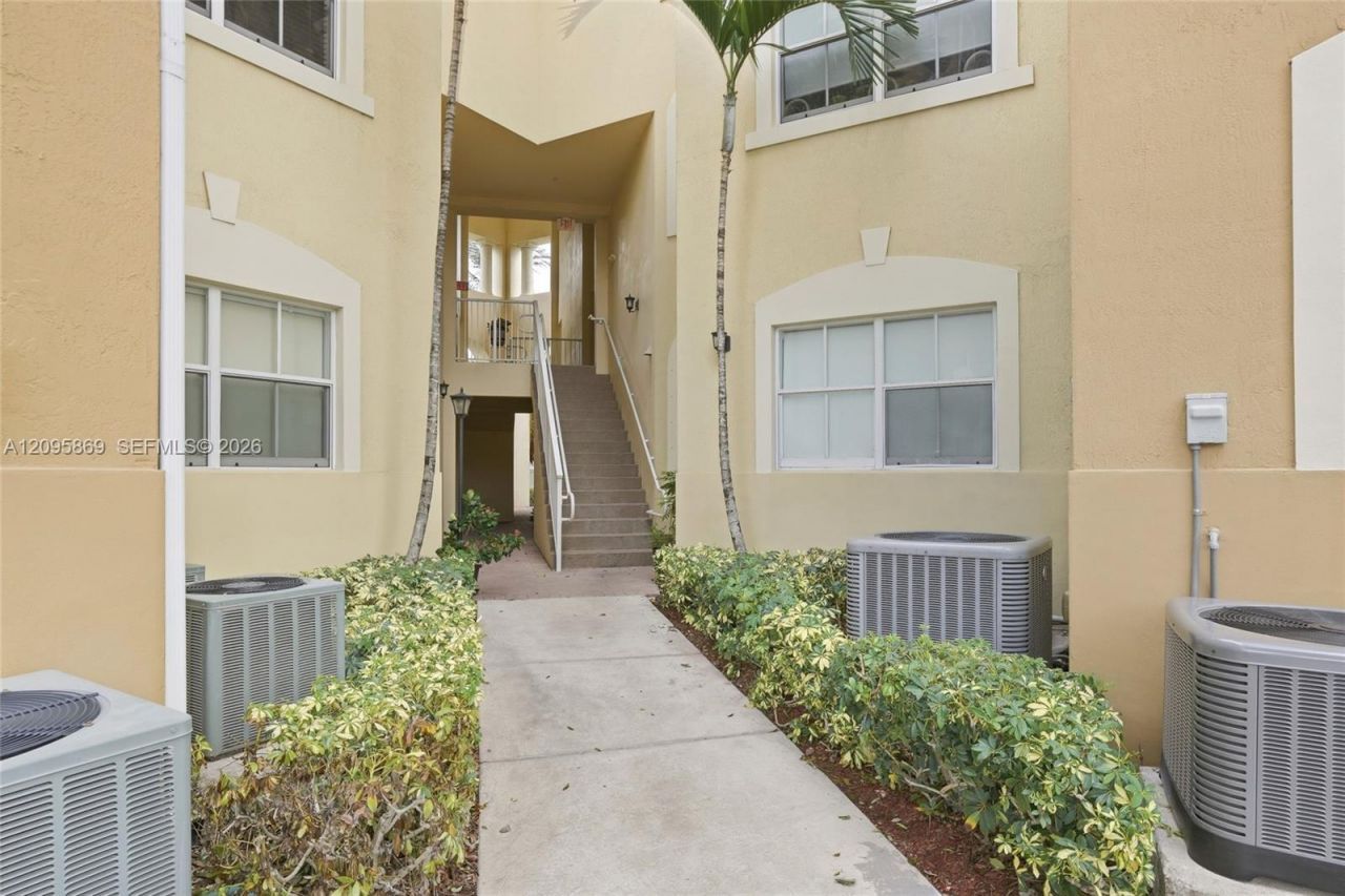 10870 NW 88th Ter , Unit 214, Doral, FL 33178 Photo
