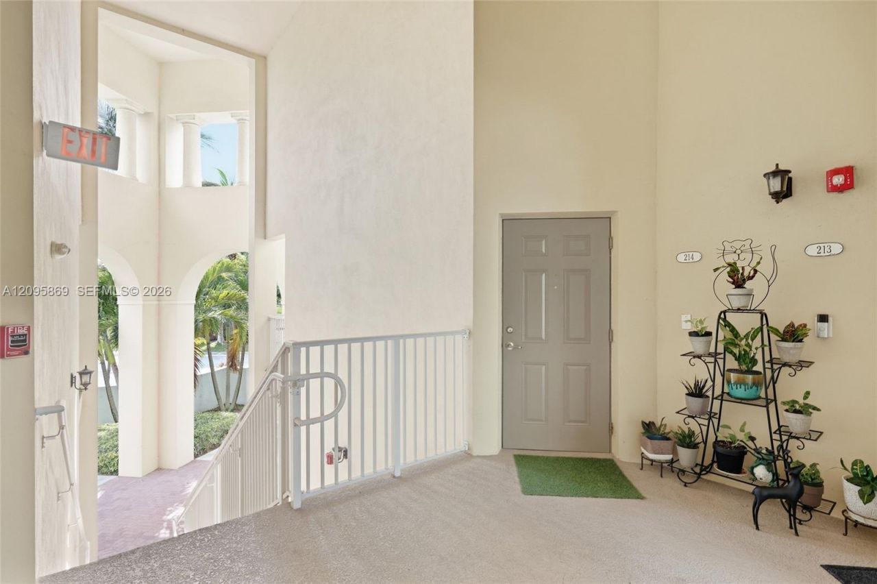 10870 NW 88th Ter , Unit 214, Doral, FL 33178 Photo