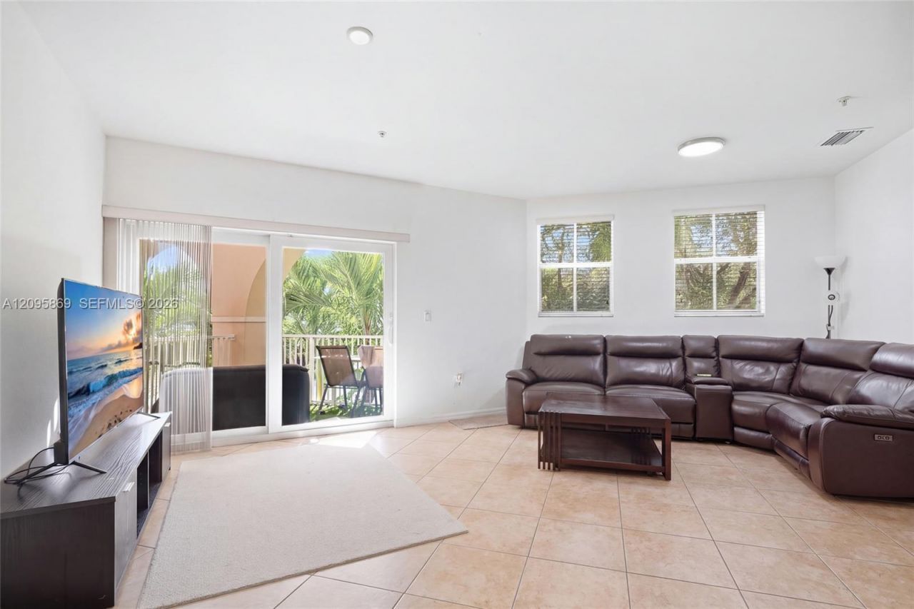 10870 NW 88th Ter , Unit 214, Doral, FL 33178 Photo