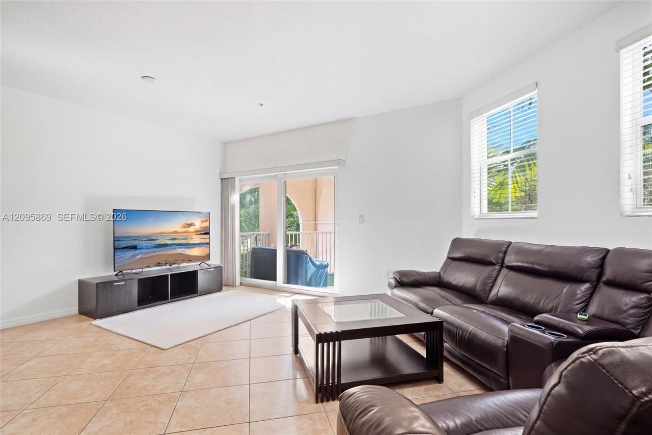 10870 NW 88th Ter , Unit 214, Doral, FL 33178 Photo