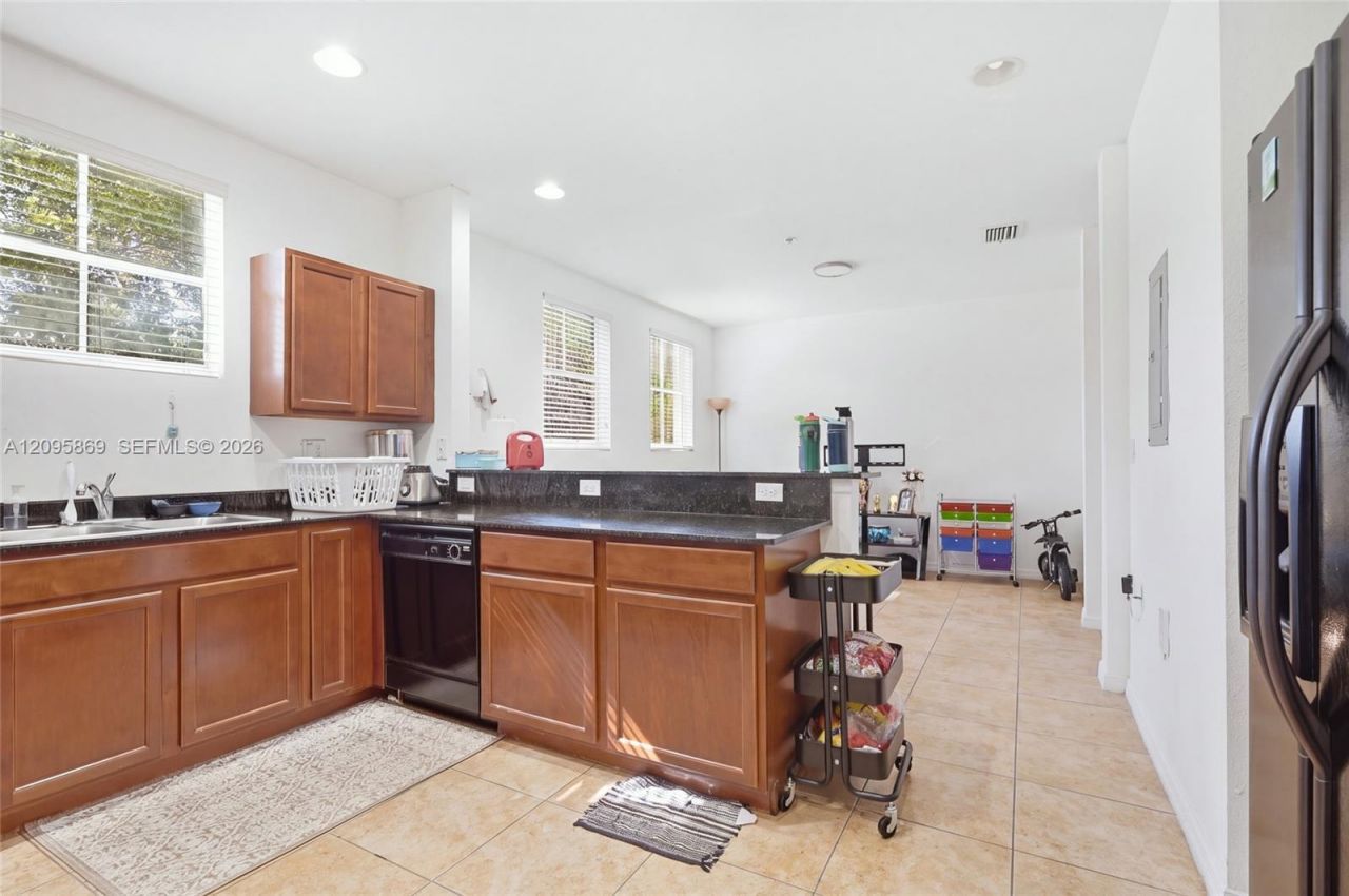 10870 NW 88th Ter , Unit 214, Doral, FL 33178 Photo