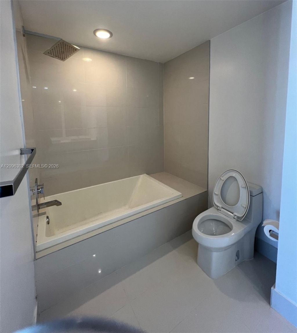 45 SW 9th St , Unit 3709, Miami, FL 33130 Photo