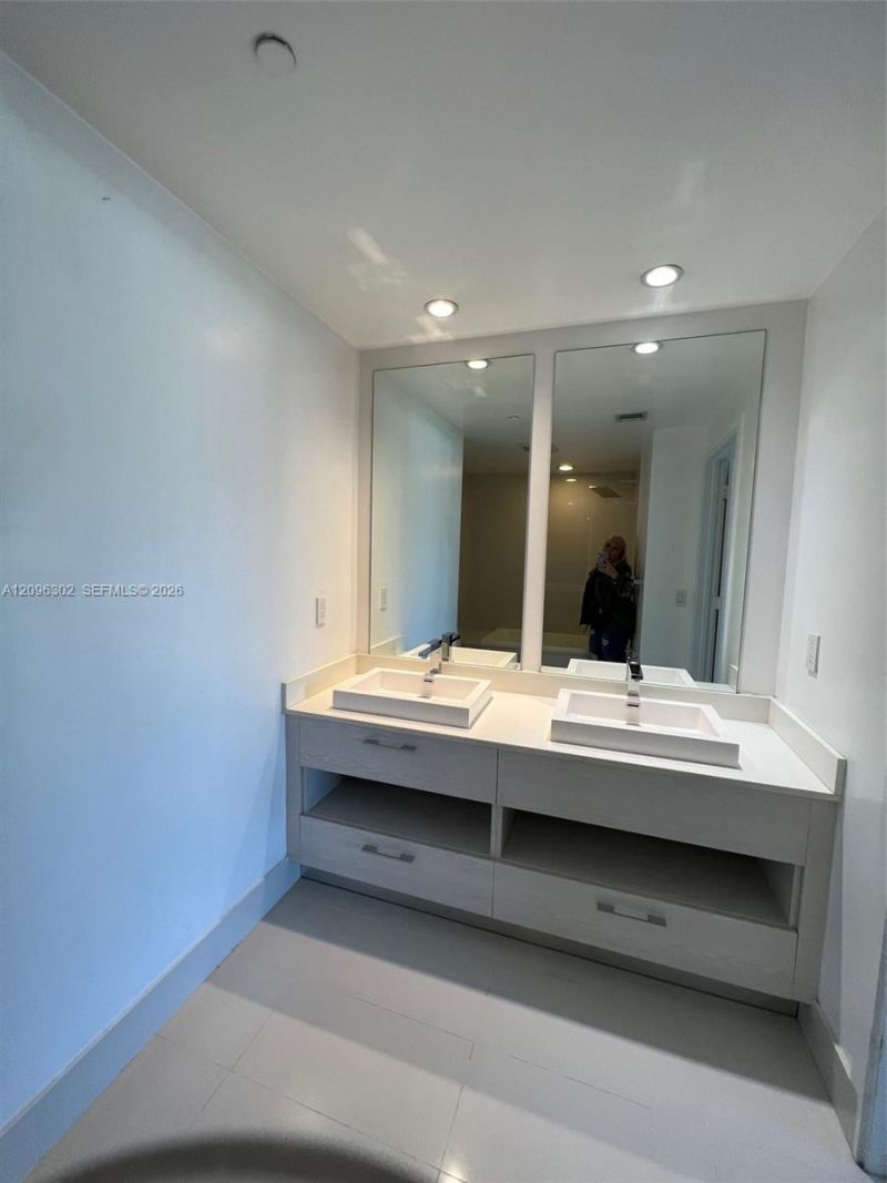 45 SW 9th St , Unit 3709, Miami, FL 33130 Photo