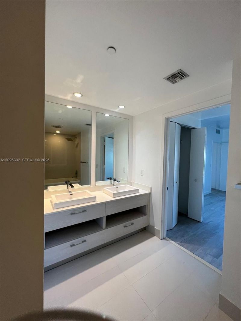 45 SW 9th St , Unit 3709, Miami, FL 33130 Photo