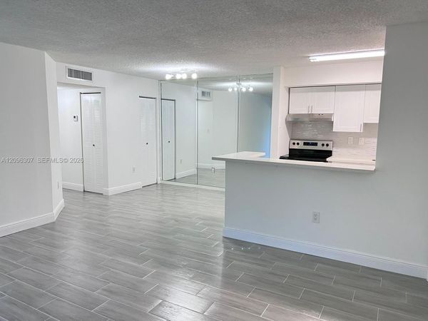 19055 NW 62nd Ave , Unit 111, Hialeah, FL 33015